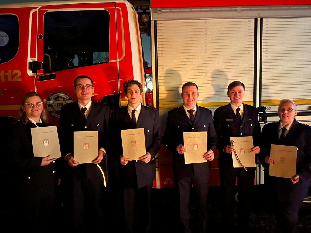 Beförderungen bei der Weihnachtsfeier