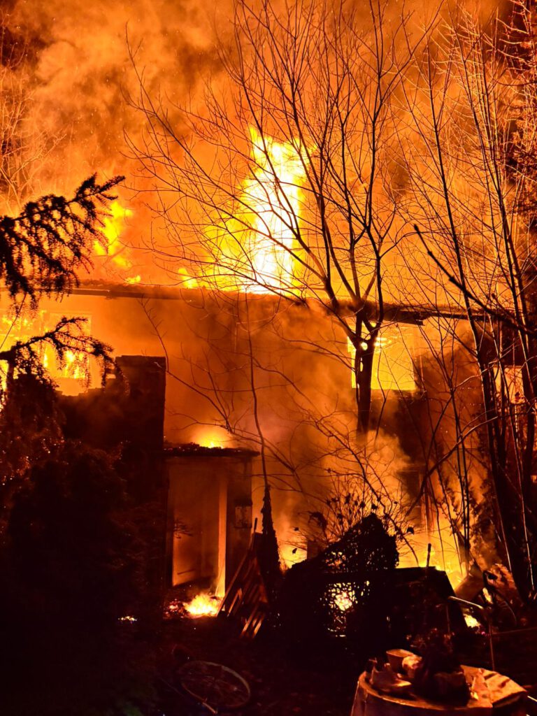 Das Foto zeigt den Brand kurz nach unserem Eintreffen